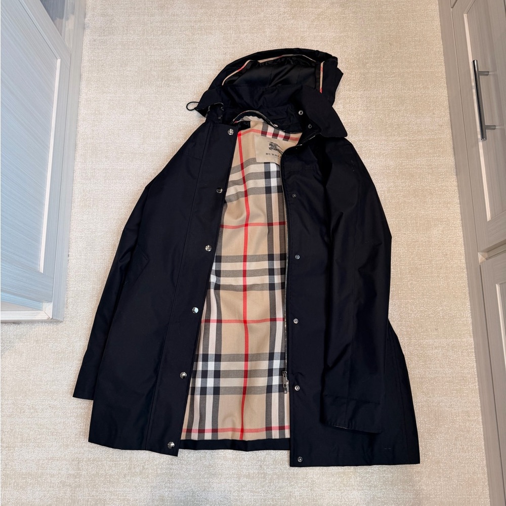 Burberry Women's Black Utility Jacket - Picture 1 of 7